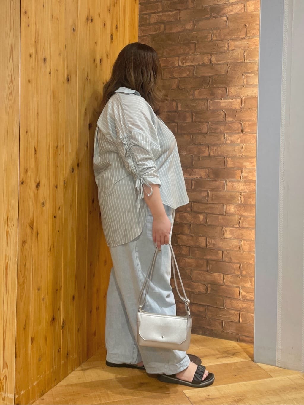 Risaさんの「SHOO･LA･RUE｜【S-LL】程よい透け感 ストライプ柄 お袖ギャザーデザインシャツ」を使ったコーディネート