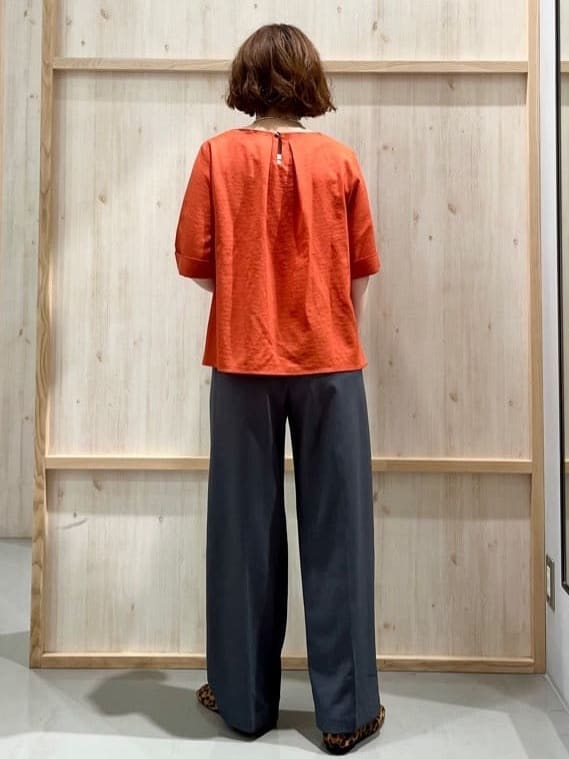 nakoさんの「THE SHOP TK｜麻調メッシュブラウス【二の腕カバー/洗える】」を使ったコーディネート