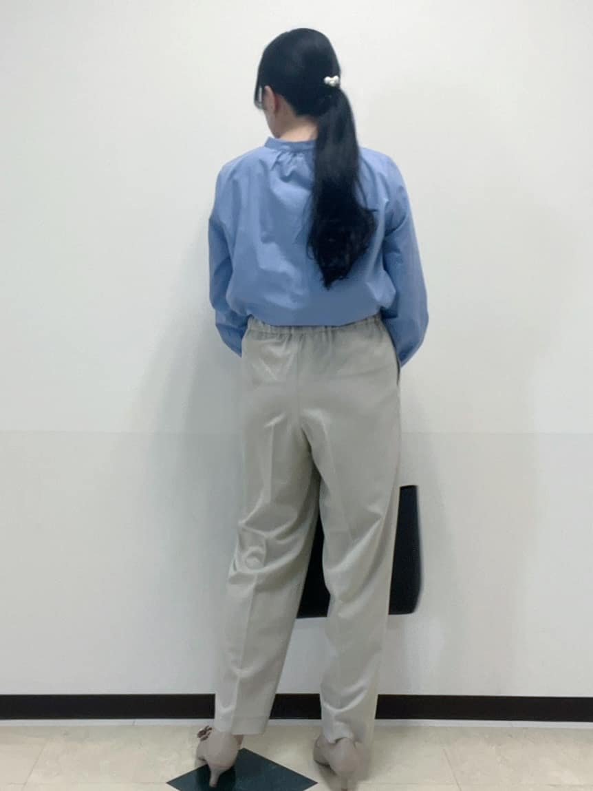 Hitomiさんの「index｜バンドカラーフリルブラウス【洗濯機OK／イージーアイロン／防シワ】」を使ったコーディネート