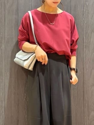 meiさんの「SHOO･LA･RUE｜【高レビュー/洗濯後しわになりにくい】1枚でサマ見え 8分袖ドルマンブラウス」を使ったコーディネート