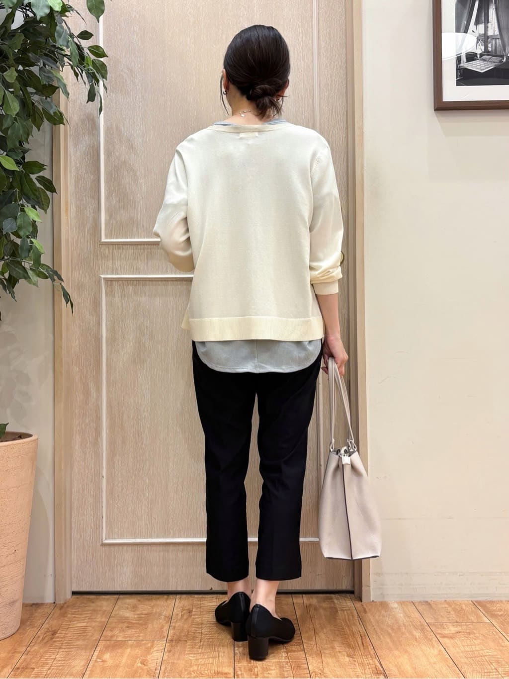 なみさんの「SHOO･LA･RUE｜【洗える/S-LL】上品なラメ使い クルーネック ニットカーディガン」を使ったコーディネート