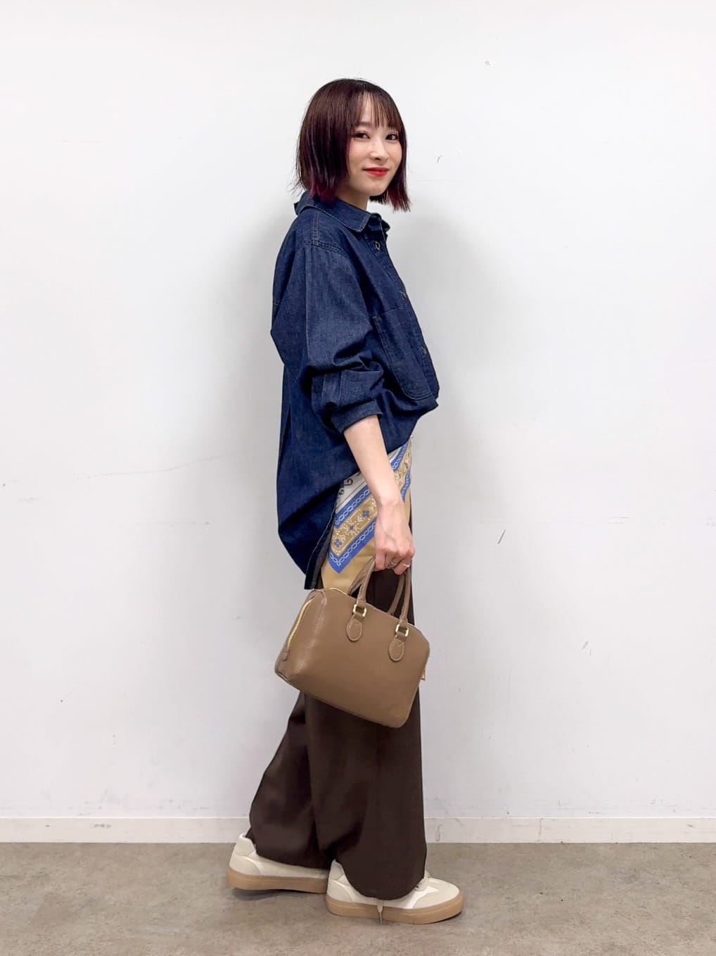 𝐜𝐡𝐢𝐤𝐚さんの「SHOO･LA･RUE｜【S-LL/セットアップ可/洗濯後しわになりにくい】きちんと見え タックワイドパンツ」を使ったコーディネート