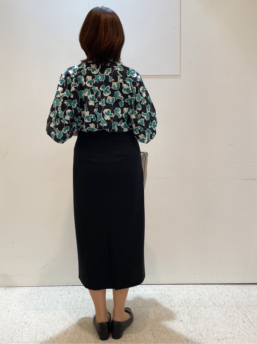 めいさんの「Reflect｜【ジャケットのインナーにおすすめ◎】花柄タックデザインブブラウス」を使ったコーディネート