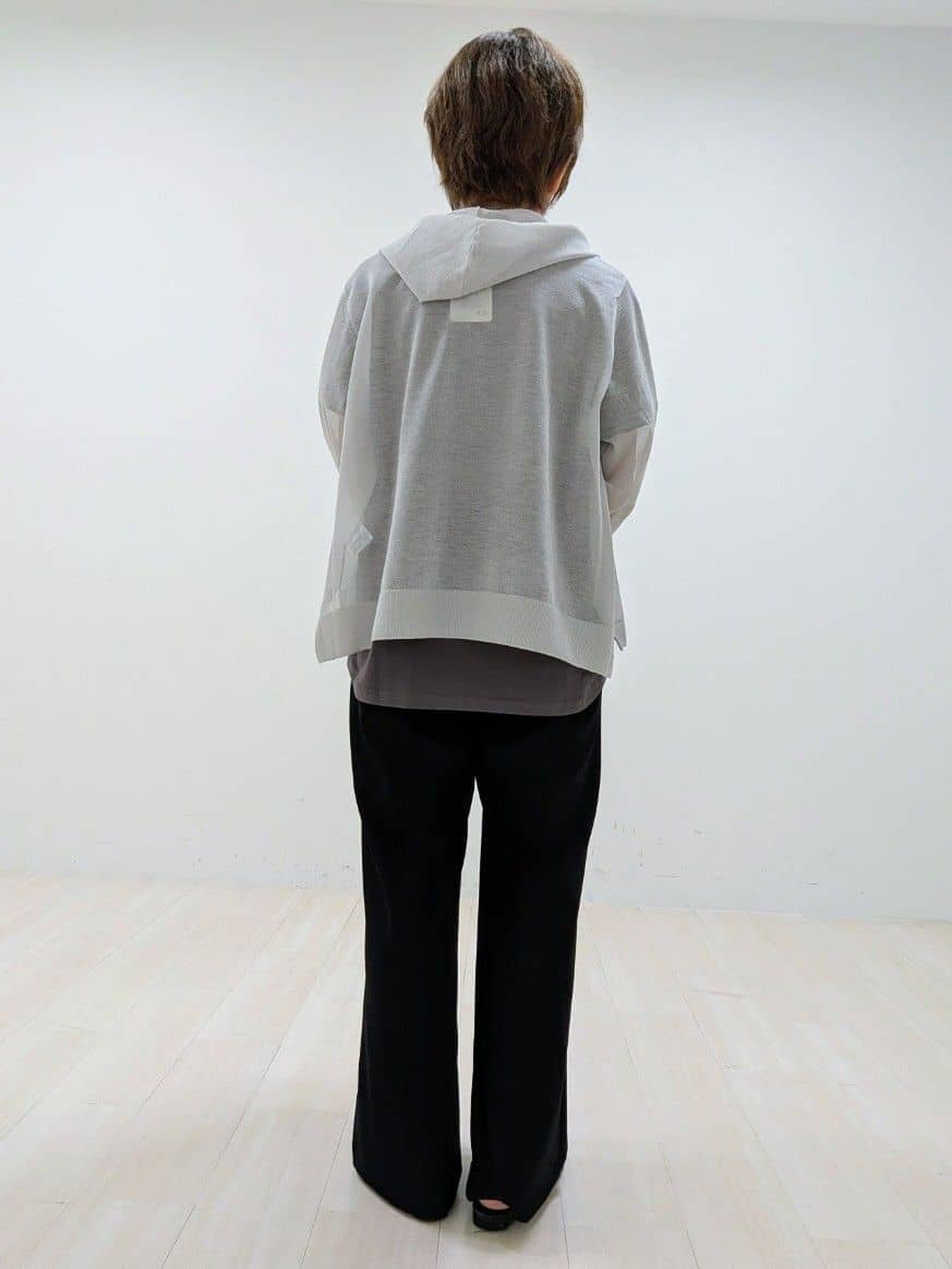 nishiさんの「Reflect｜【寒暖差対策に◎／手洗い可／旅行や通勤に】フード付きシアーカーディガン」を使ったコーディネート