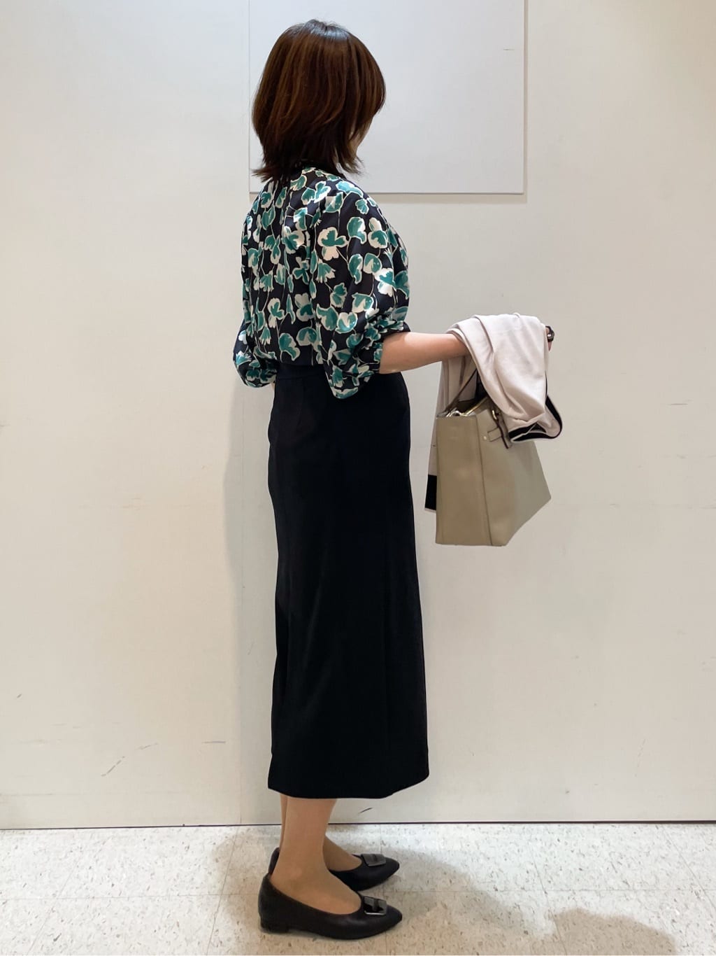 めいさんの「Reflect｜【ジャケットのインナーにおすすめ◎】花柄タックデザインブブラウス」を使ったコーディネート