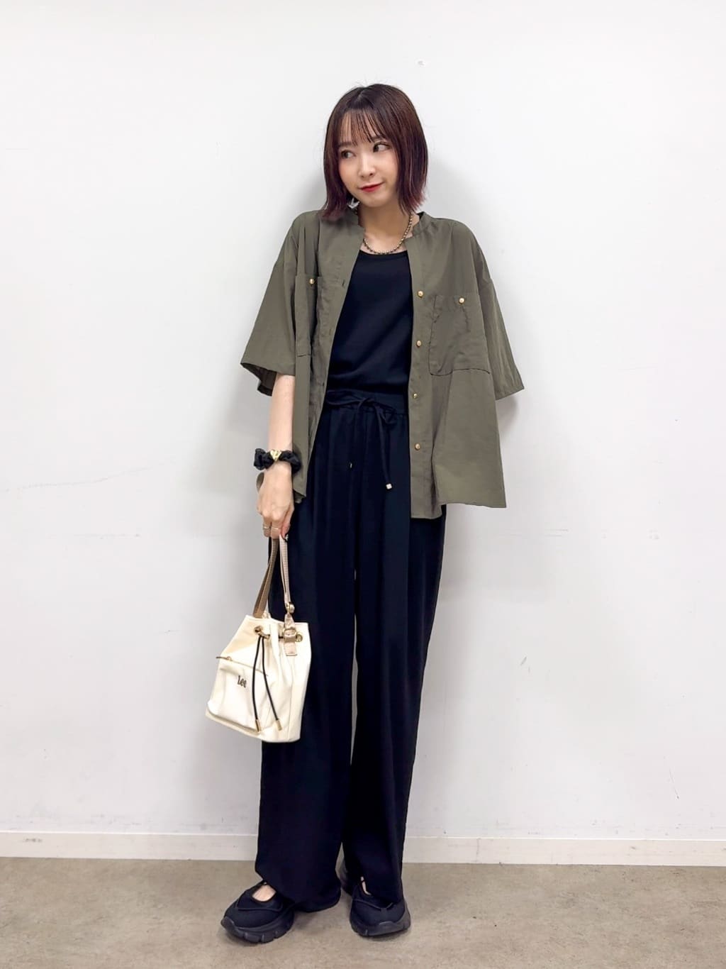 𝐜𝐡𝐢𝐤𝐚さんの「SHOO･LA･RUE｜【着丈選べる/S-LL】触れる度ひんやり ゆるきれい イージーワイドパンツ」を使ったコーディネート
