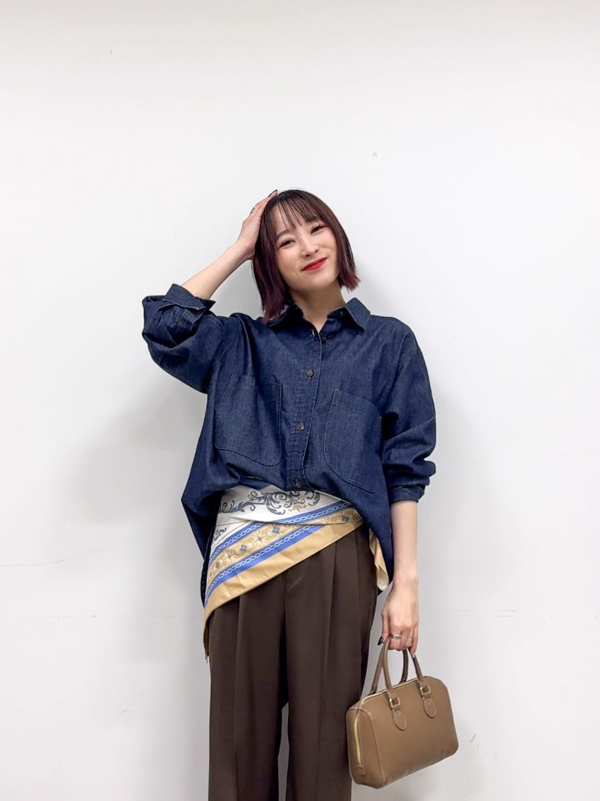 𝐜𝐡𝐢𝐤𝐚さんの「SHOO･LA･RUE｜【S-LL/セットアップ可/洗濯後しわになりにくい】きちんと見え タックワイドパンツ」を使ったコーディネート