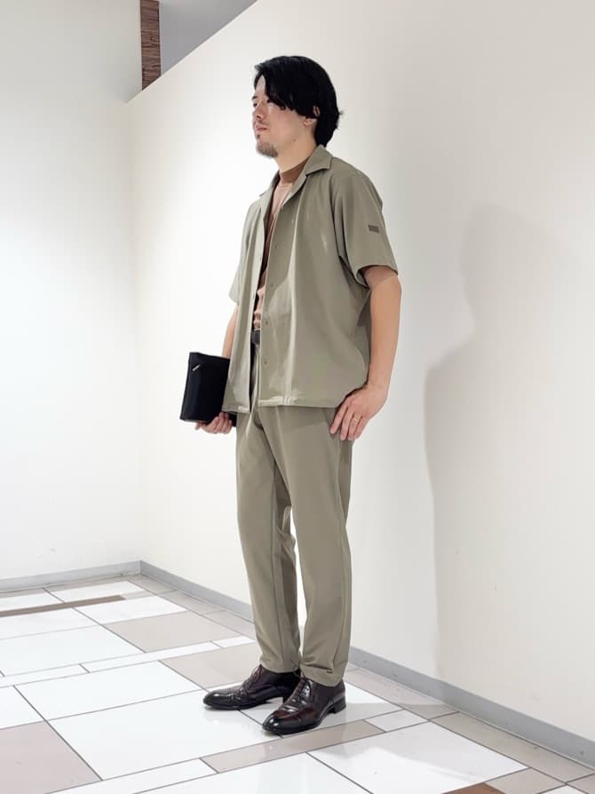 及川さんの「TAKEO KIKUCHI｜【COOL CITY WEAR】エアートール オープンカラーシャツ /接触冷感・通気性」を使ったコーディネート
