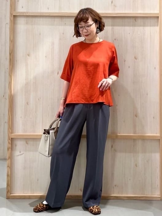 nakoさんの「THE SHOP TK｜麻調メッシュブラウス【二の腕カバー/洗える】」を使ったコーディネート
