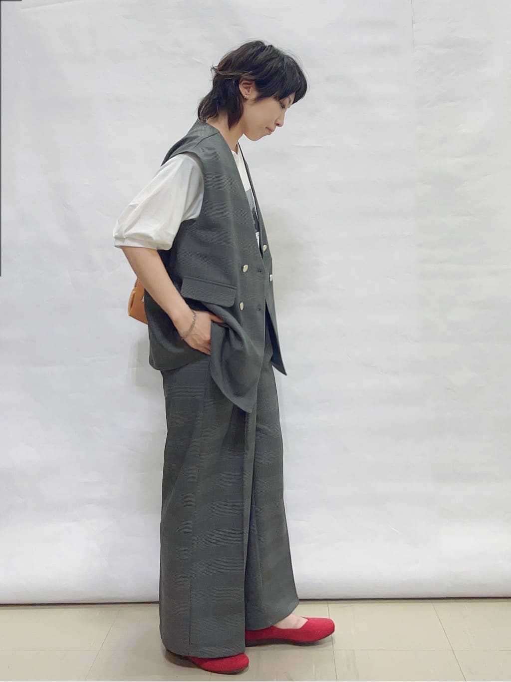 まっつんさんの「SHOO･LA･RUE｜【S-LL/セットアップ可/洗濯後しわになりにくい】ダブルベスト」を使ったコーディネート