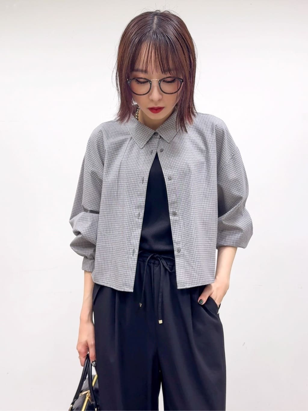 𝐜𝐡𝐢𝐤𝐚さんの「SHOO･LA･RUE｜【着丈選べる】オーバーサイズのチェックシャツ」を使ったコーディネート