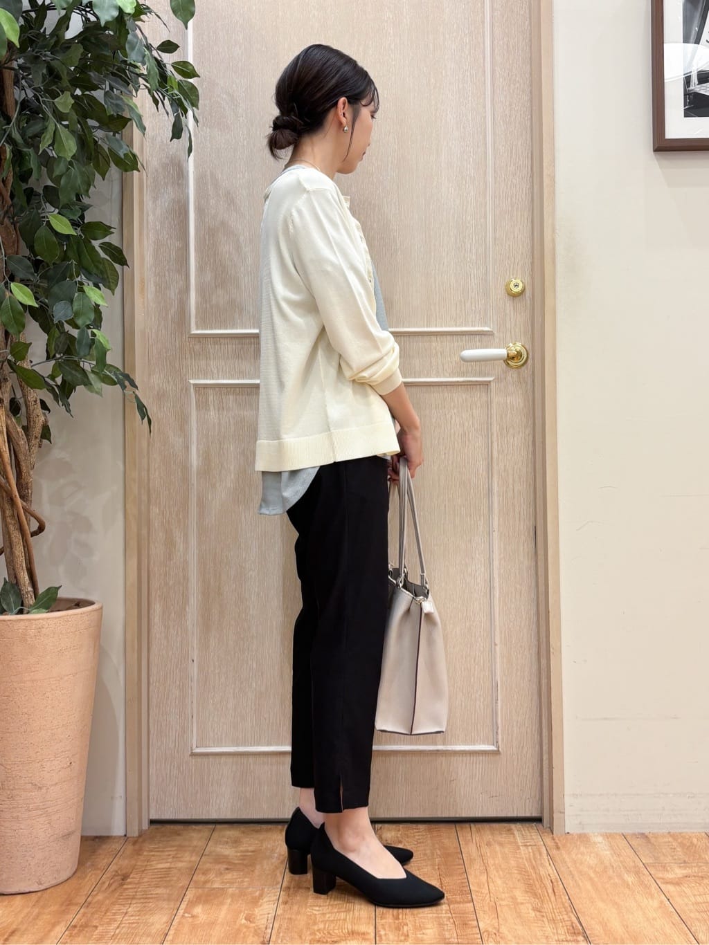 なみさんの「SHOO･LA･RUE｜【洗える/S-LL】上品なラメ使い クルーネック ニットカーディガン」を使ったコーディネート