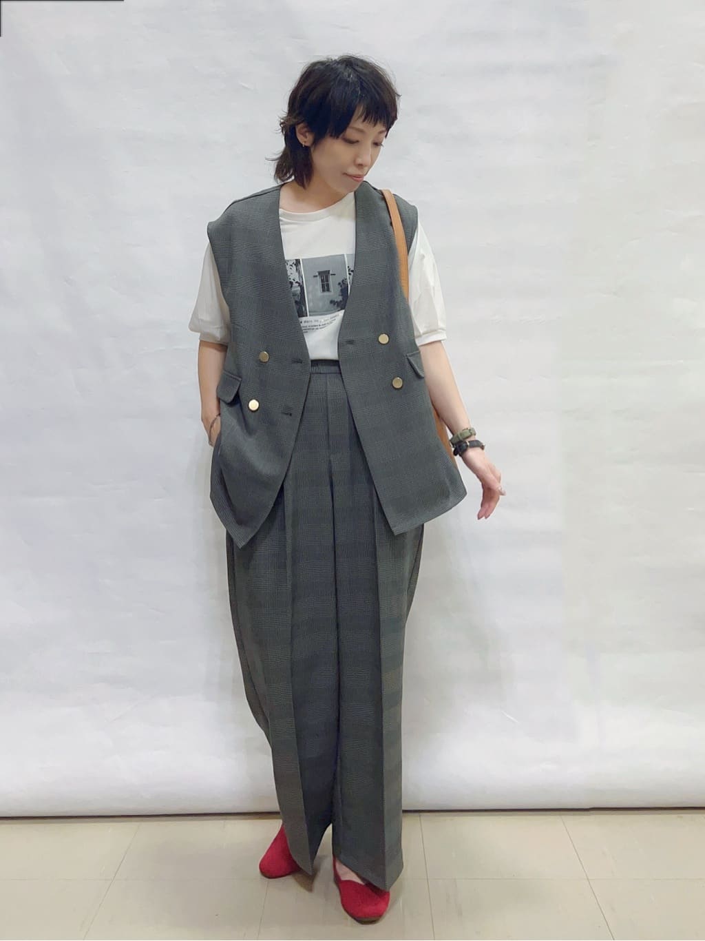 まっつんさんの「SHOO･LA･RUE｜【S-LL/セットアップ可/洗濯後しわになりにくい】ダブルベスト」を使ったコーディネート
