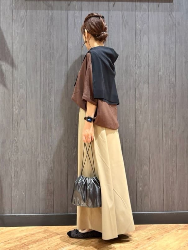 meiさんの「SHOO･LA･RUE｜【洗濯後しわになりにくい】さらっとタッチの 5分袖ドルマンブラウス」を使ったコーディネート