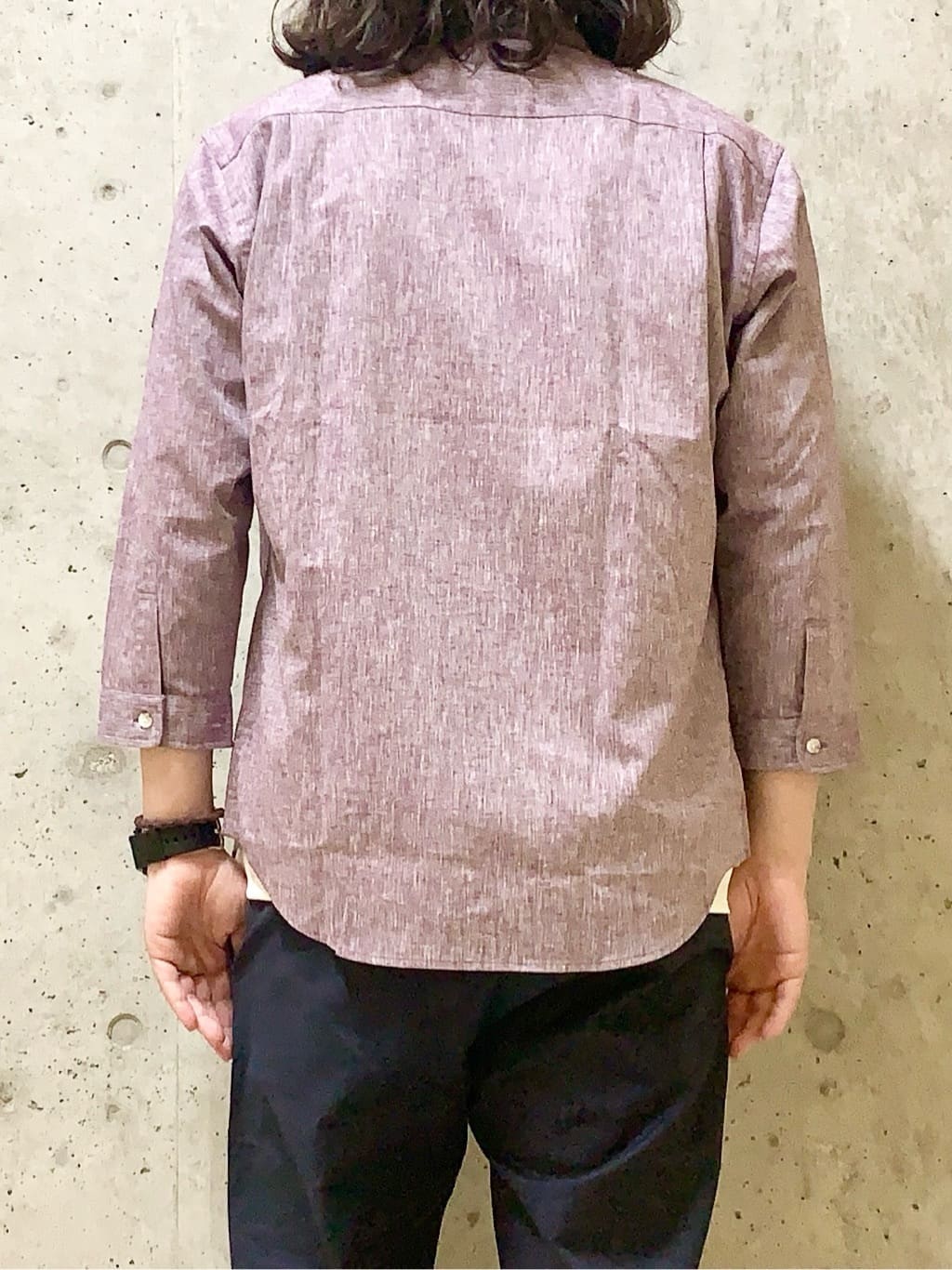 木村剛さんの「TAKEO KIKUCHI｜【全7サイズ&times;8色展開！】トップマルチヘリンボン パンツ」を使ったコーディネート