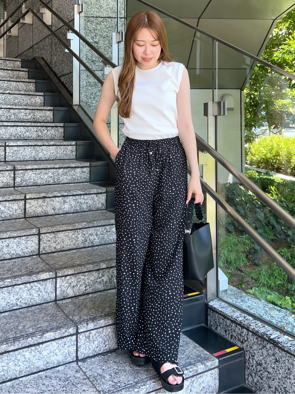 Risaさんの「OPAQUE.CLIP｜幾何柄プリントイージーワイドパンツ／セットアップ対応【洗える】」を使ったコーディネート