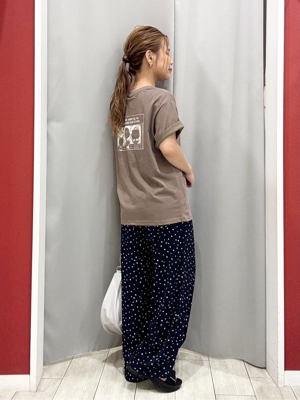 shioさんの「SHOO･LA･RUE｜【ひんやり/選べる2柄】大人のリラックスコーデに プリント柄パンツ」を使ったコーディネート