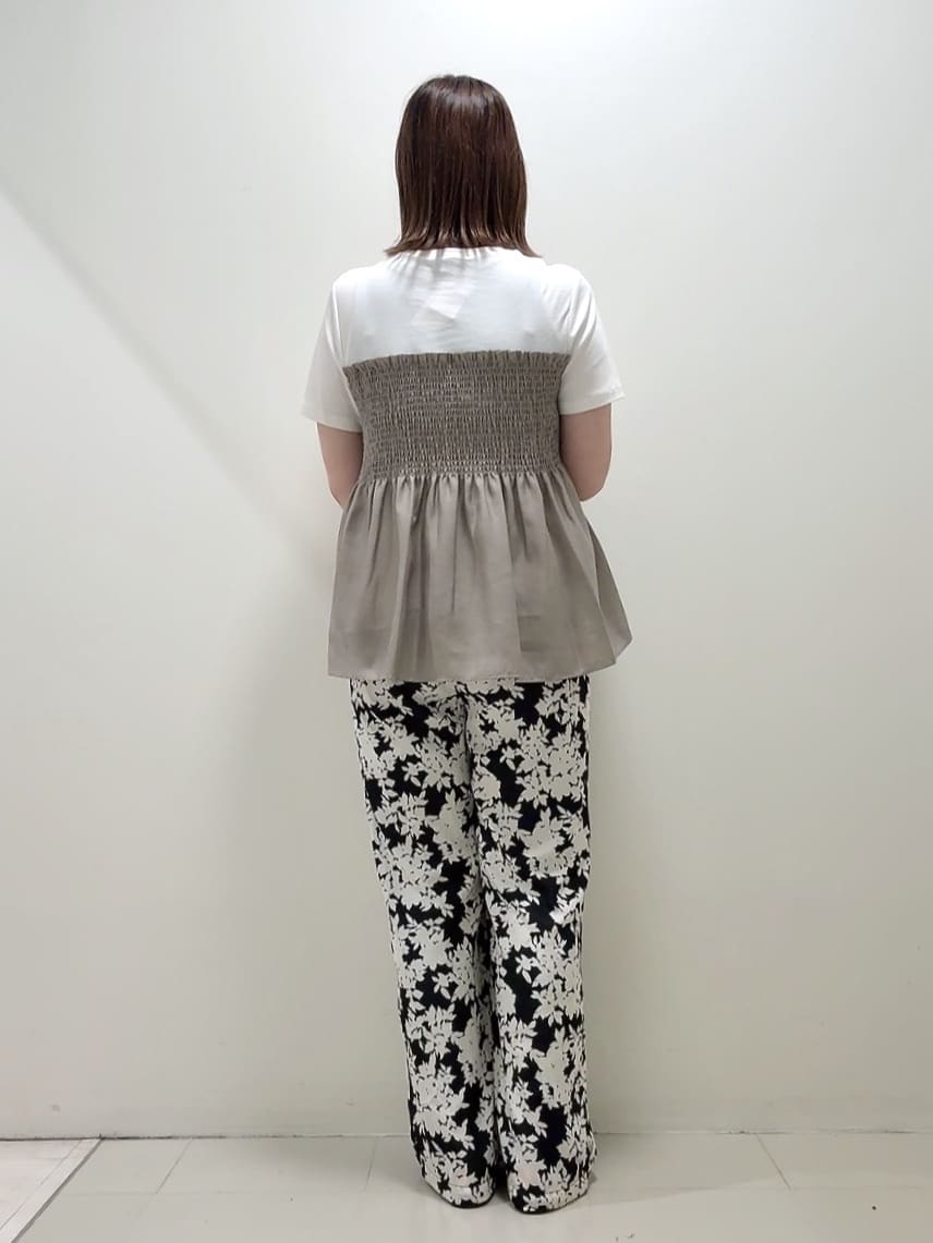 YUIさんの「UNTITLED｜【コットン100/洗える/Tシャツ】シャーリングドッキングペプラム」を使ったコーディネート