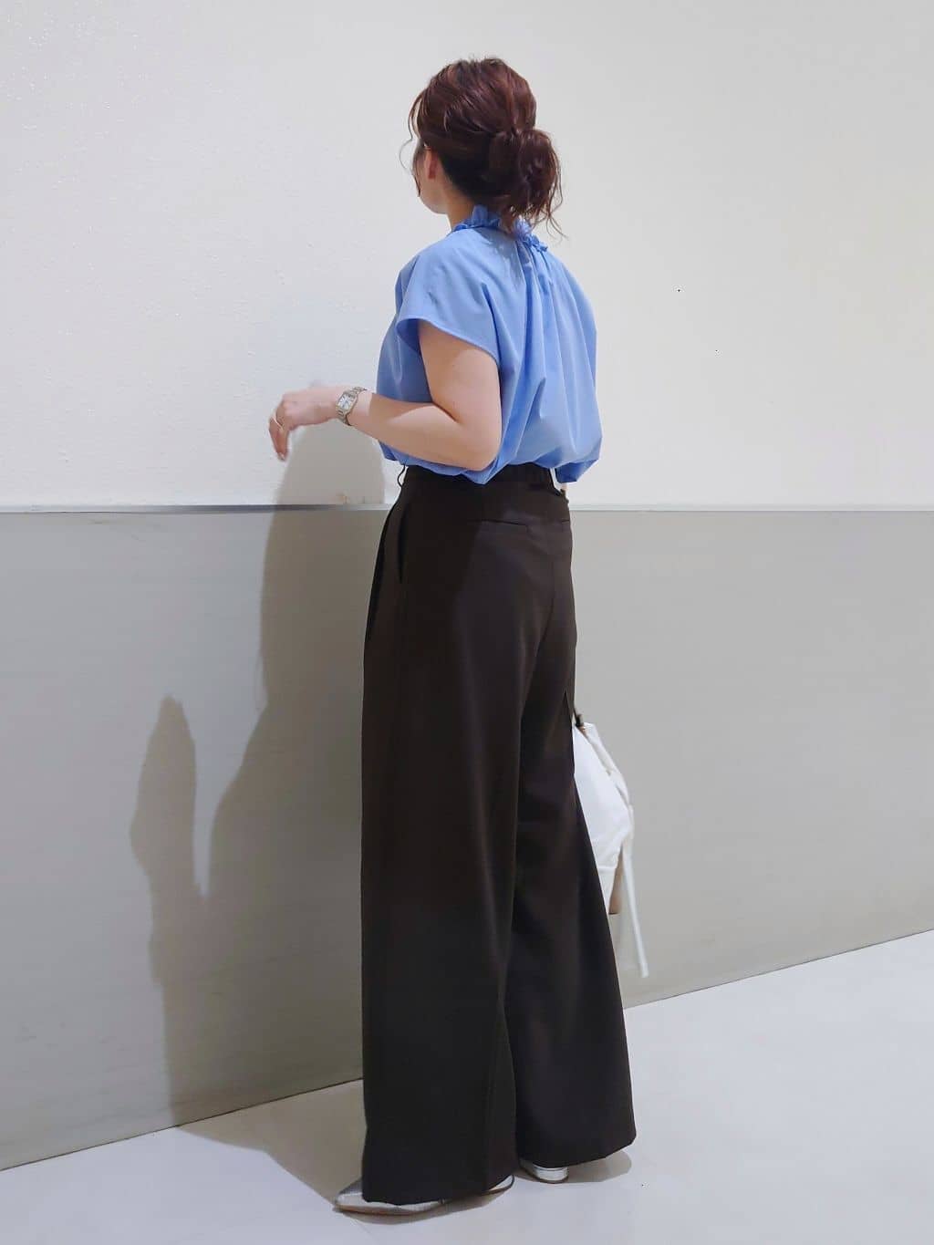 maruさんの「THE SHOP TK｜【きれいめもカジュアルもお任せ】2タックワイドパンツ【セットアップ可】」を使ったコーディネート