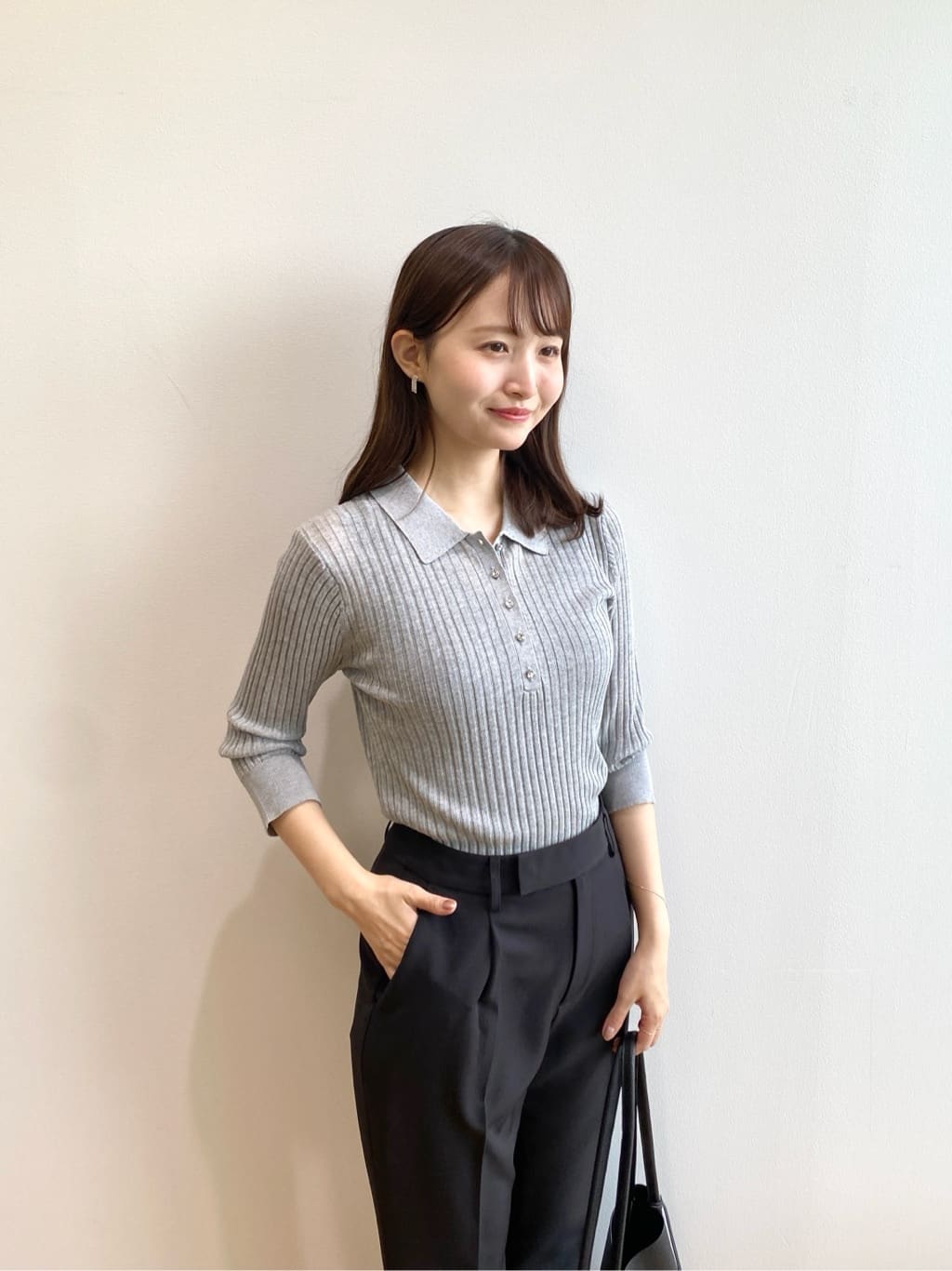 みさかさんの「index｜シアーリブ衿付きニット【洗濯機洗い可／抗ピル】」を使ったコーディネート