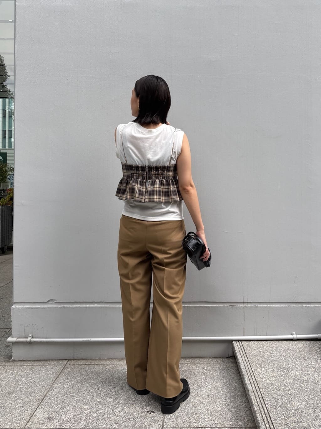 ayanoさんの「INDIVI｜オンブレチェックビスチェ」を使ったコーディネート