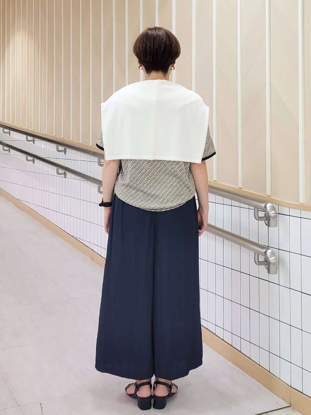 tomoさんの「COUP DE CHANCE｜【手洗い可/軽量】シンプルラメ混カーディガン」を使ったコーディネート