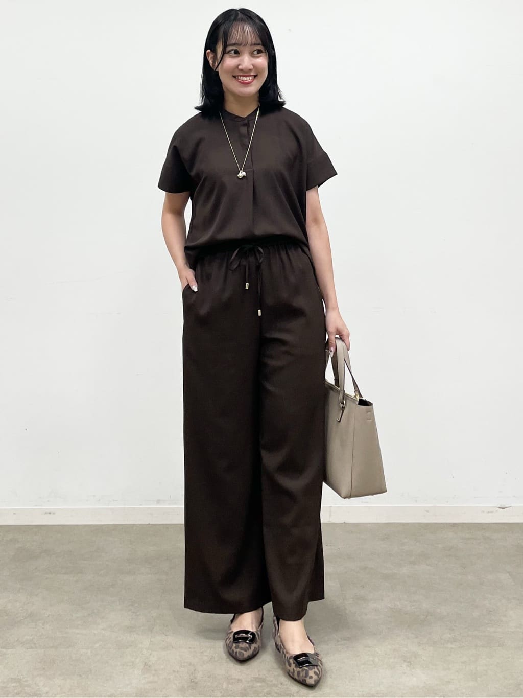 yukariさんの「Reflect｜【E‐QUALITY／ウエスト総ゴム／セットアップ／単品使いOK◎】ブラウス＋ストレートパンツセット」を使ったコーディネート