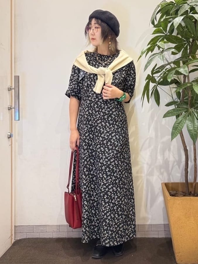 misakiさんの「SHOO･LA･RUE｜【S-LL】クラシカルな 花柄ワンピース」を使ったコーディネート