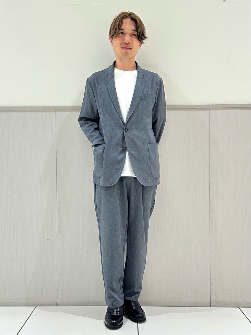 tomoyaさんの「THE SHOP TK｜スムースファイバーリラックスジャケット 【セットアップ可／UVカット／イージーケア／洗濯機OK】」を使ったコーディネート