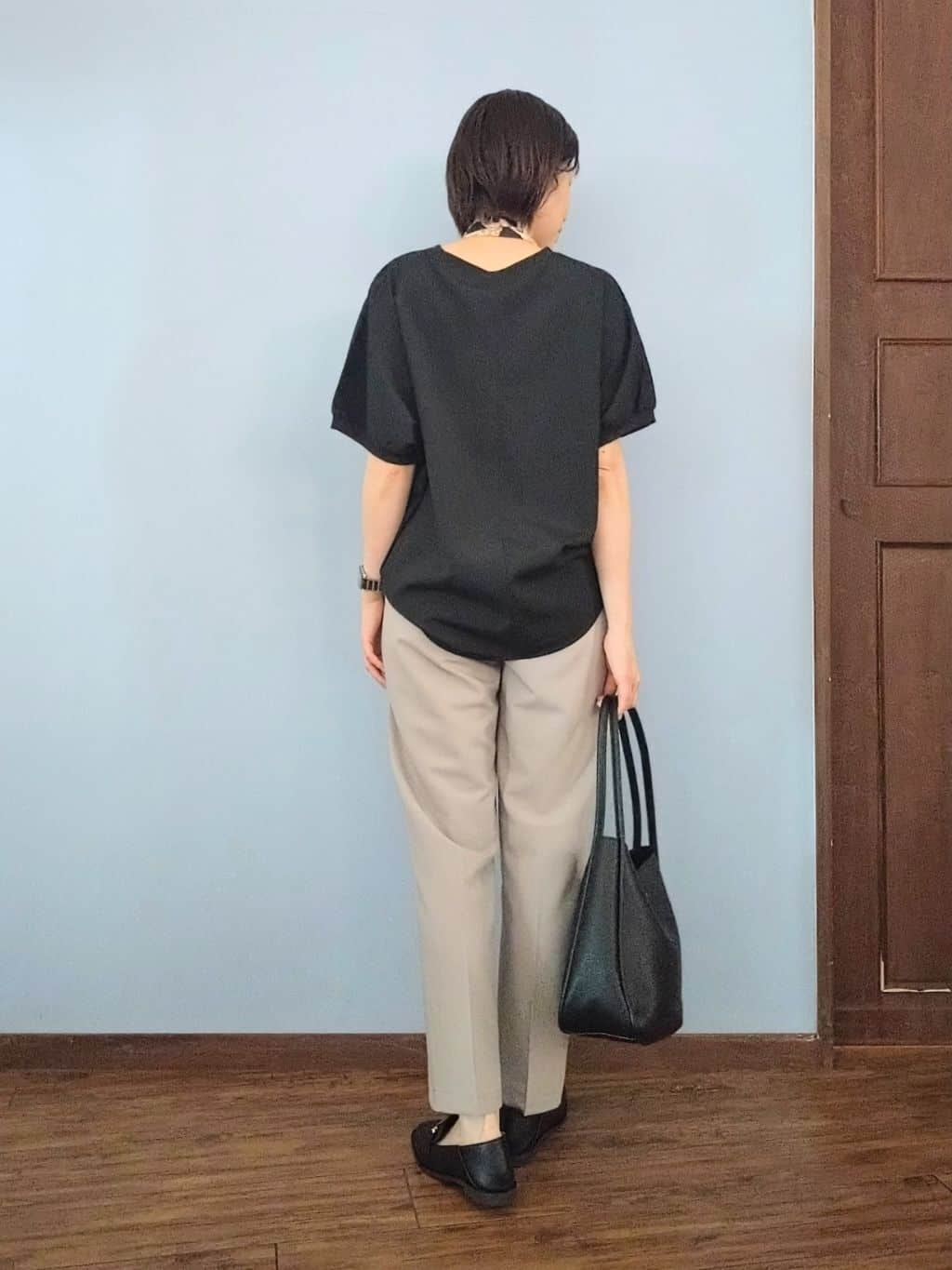 miomioさんの「SHOO･LA･RUE｜【ひんやり/洗濯後しわになりにくい】リブ切り替えドルマンブラウス」を使ったコーディネート