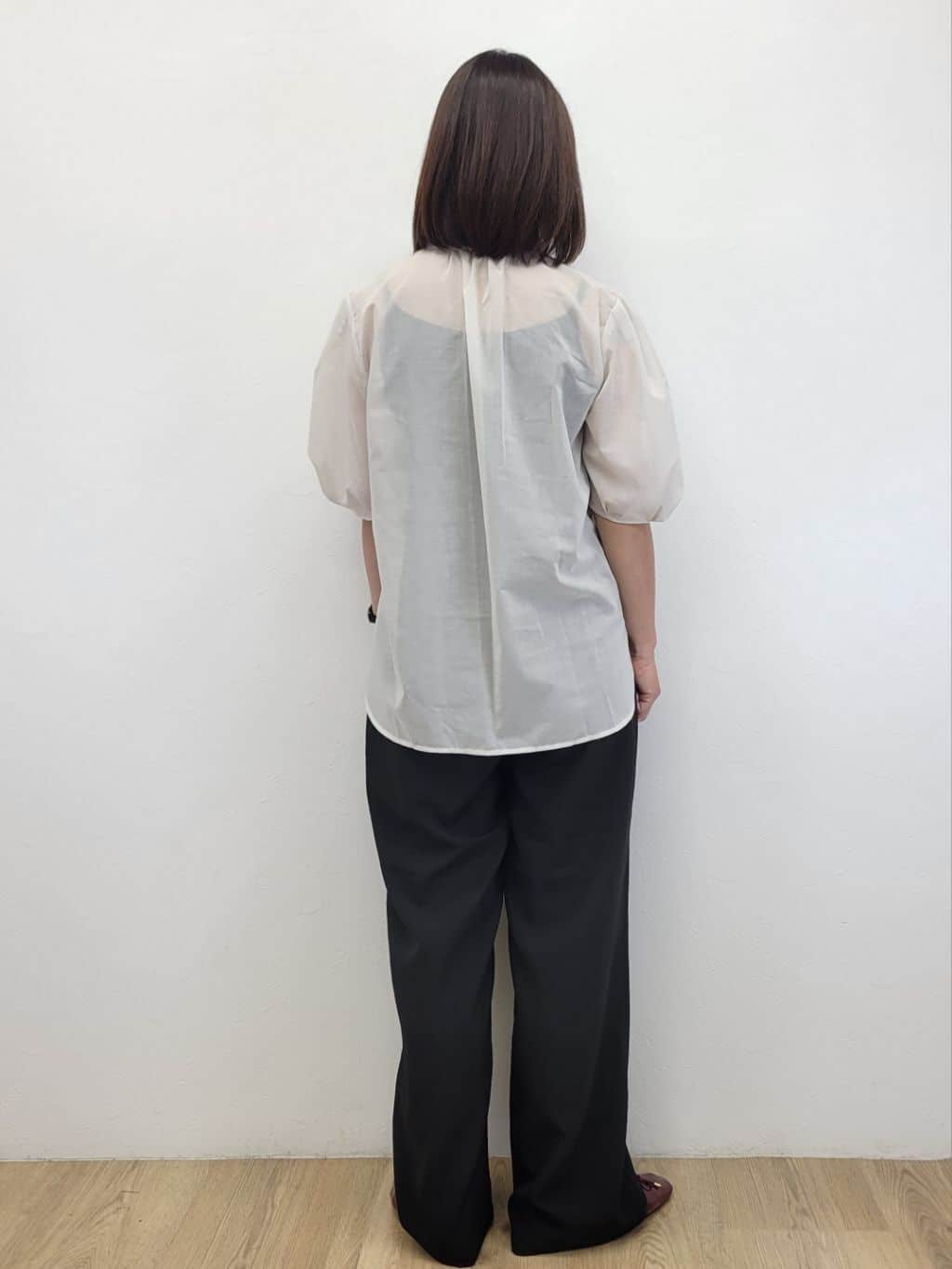 LISAさんの「OPAQUE.CLIP｜シアーフリルネックブラウス【洗濯機洗い可】」を使ったコーディネート