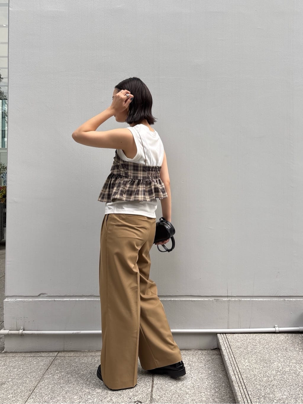 ayanoさんの「INDIVI｜オンブレチェックビスチェ」を使ったコーディネート