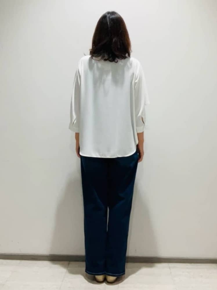 fujiさんの「INDIVI｜【羽織りとしても活躍！】ケープカラーブラウス」を使ったコーディネート