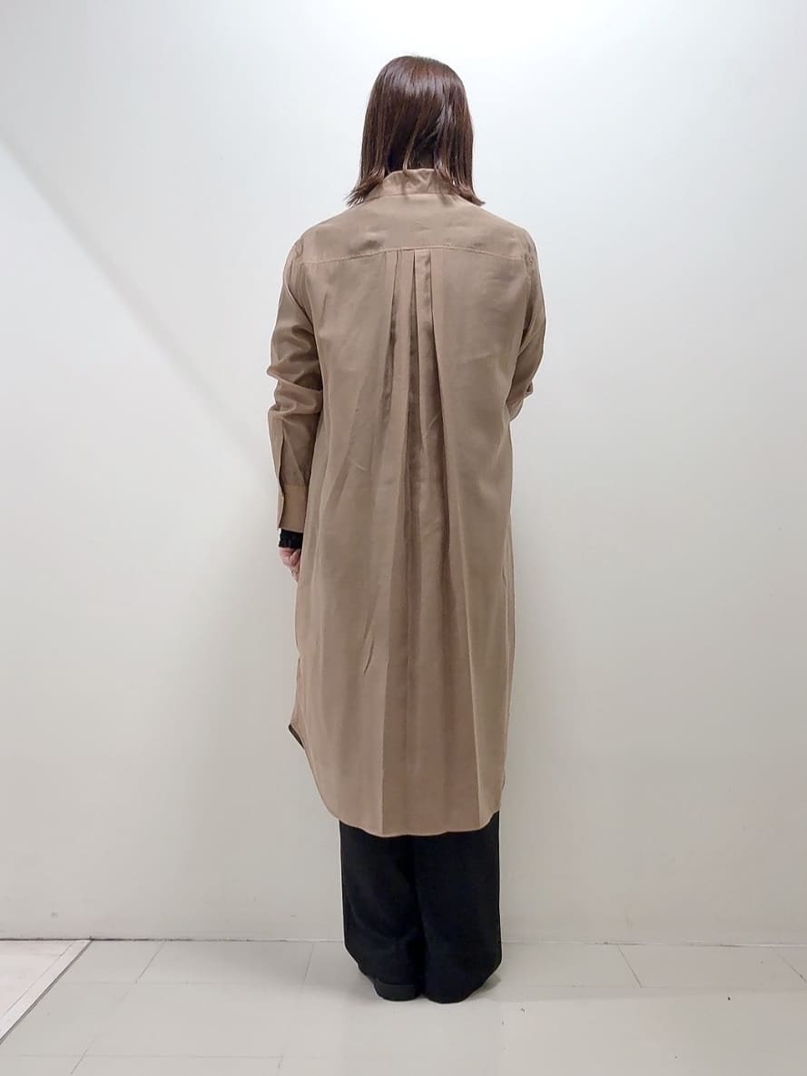 YUIさんの「UNTITLED｜【ニットと重ね着に/前開きボタン】シアーロングシャツ」を使ったコーディネート