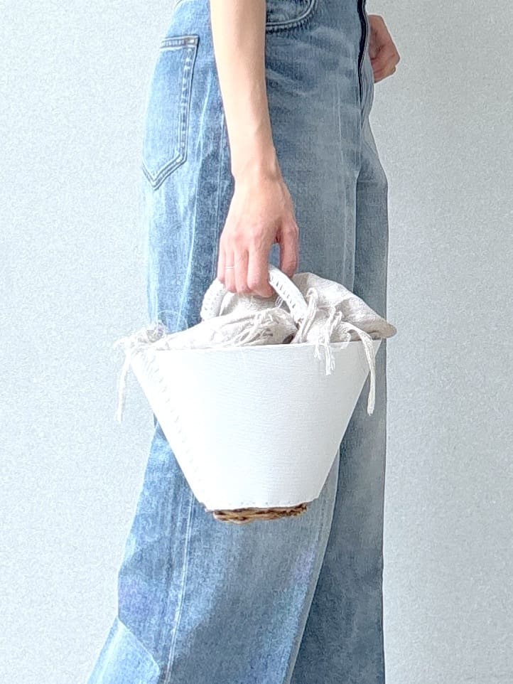 saitoさんの「DRESSTERIOR｜ヴィンテージ加工ワイドデニムパンツ」を使ったコーディネート