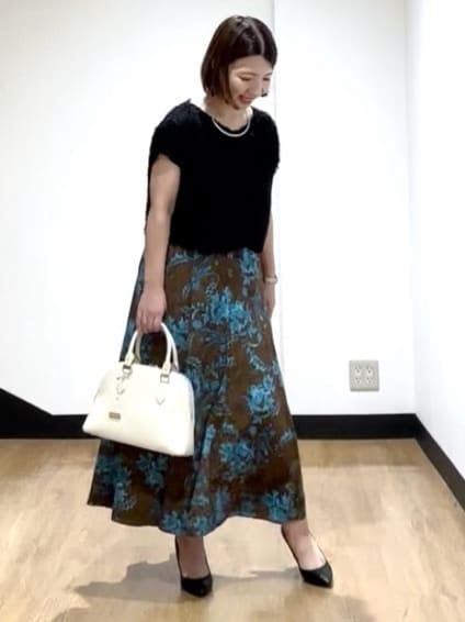 MIKIKOさんの「UNTITLED｜【セットアップ可/洗える】フェザーフレンチスリーブブラウス」を使ったコーディネート