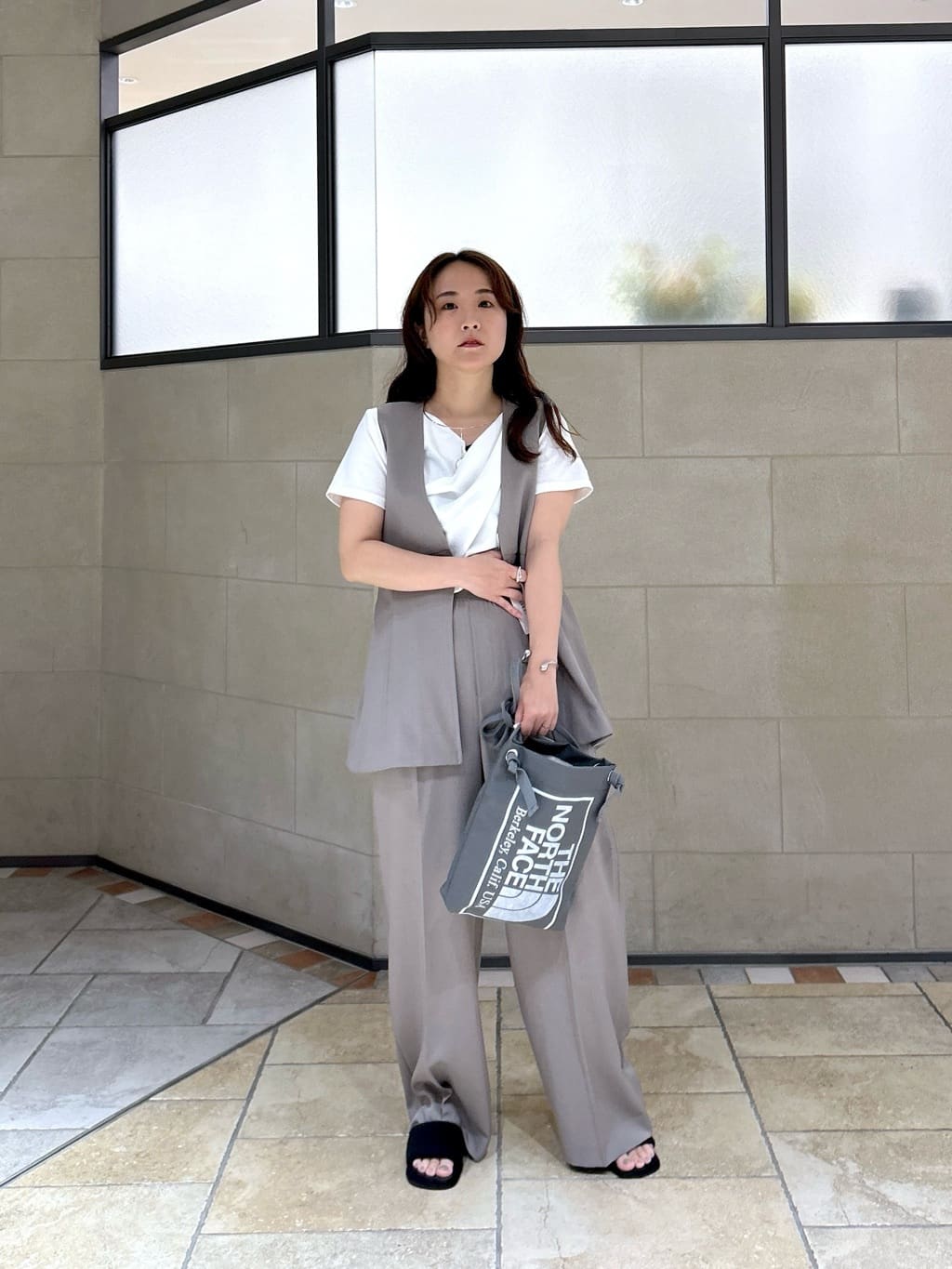 よねさんの「INDIVI｜ドレープクロップドカットソー」を使ったコーディネート