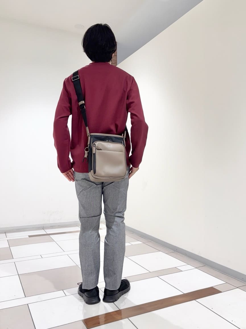 及川さんの「TAKEO KIKUCHI｜【尾州織】ブリスタ Vネック カットソー」を使ったコーディネート