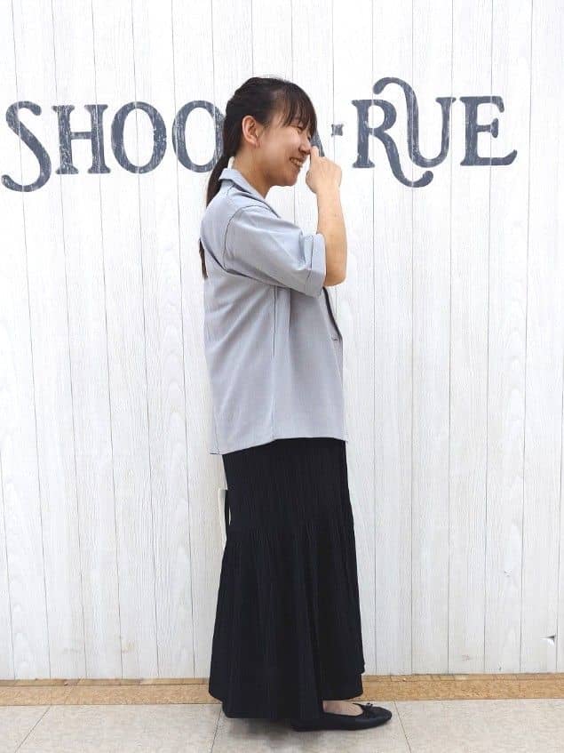 とろろさんの「SHOO･LA･RUE｜【S-LL】後ろ姿も抜かりなく 1枚でサマ見え ティアードワンピース」を使ったコーディネート