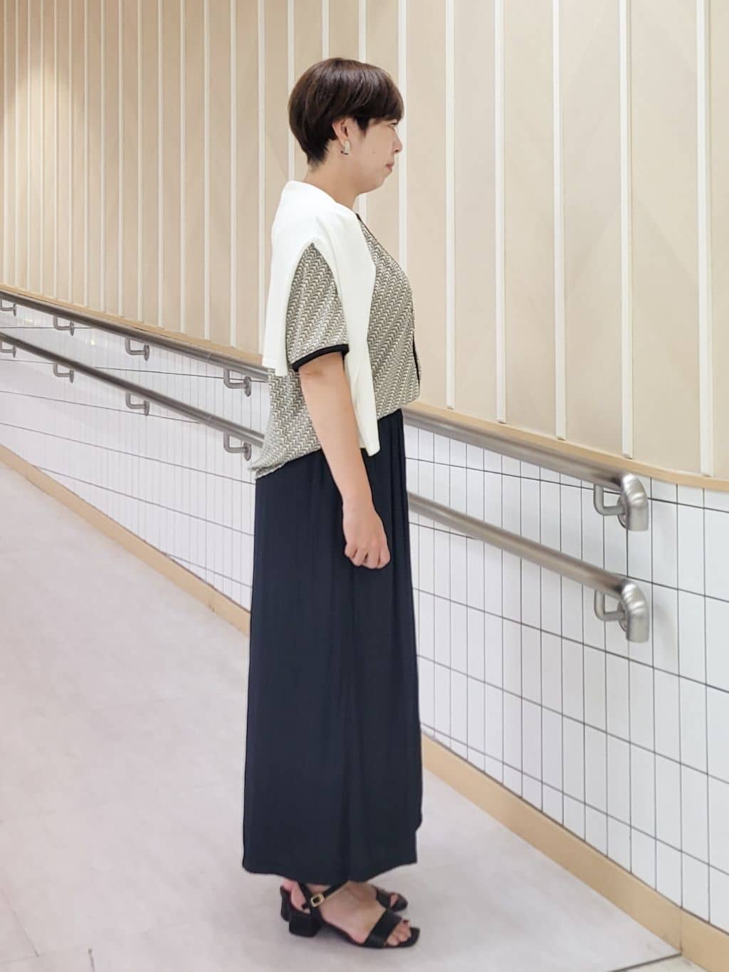 tomoさんの「COUP DE CHANCE｜【手洗い可/軽量】シンプルラメ混カーディガン」を使ったコーディネート
