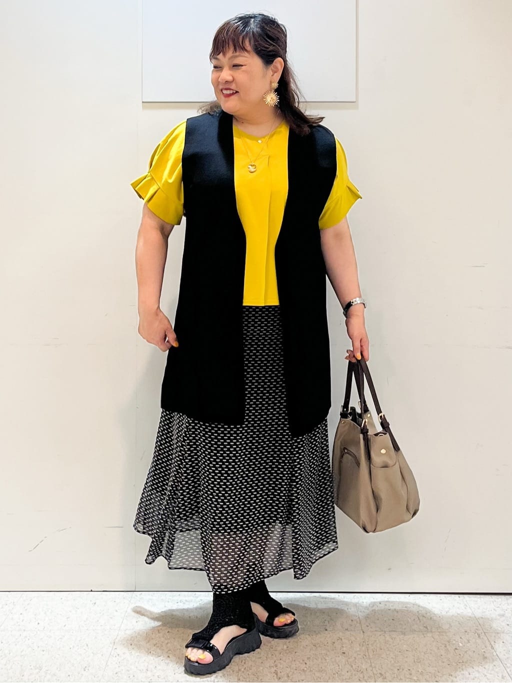 kimmyさんの「Reflect｜【WEB先行カラーあり／マシンウォッシュ可／ウエスト総ゴム】コツキ幾何柄ロングスカート」を使ったコーディネート