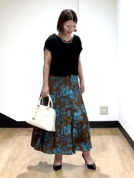MIKIKOさんの「UNTITLED｜【セットアップ可/洗える】フェザーフレンチスリーブブラウス」を使ったコーディネート