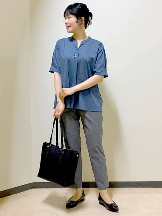  beni_gingerさんの「Reflect｜【すっきり見え！長め丈／マシンウォッシュ可】スキッパーネックジャージトップス」を使ったコーディネート
