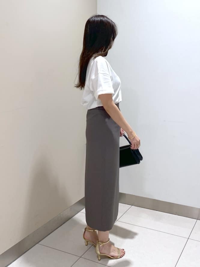kanaさんの「UNTITLED｜【コットン100/ゆったり/ショート丈/洗える】ベロアロゴTシャツ」を使ったコーディネート