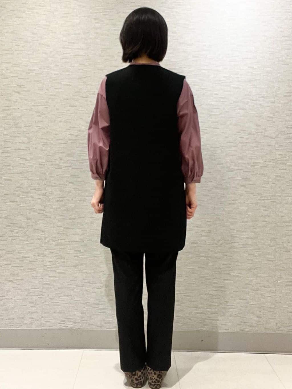 marikoさんの「Reflect｜【程よいゆとり感／体型カバー】ピンタックデザインシャンブレーブラウス」を使ったコーディネート