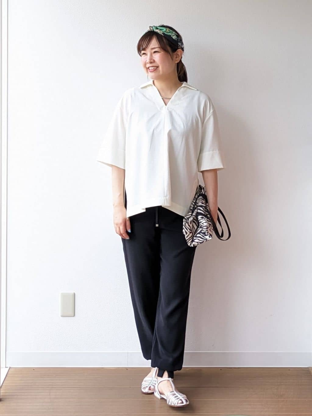 なみきさんの「UNTITLED｜【UVカット/接触冷感/吸水速乾/ゆったり】V開きネックシャツ」を使ったコーディネート