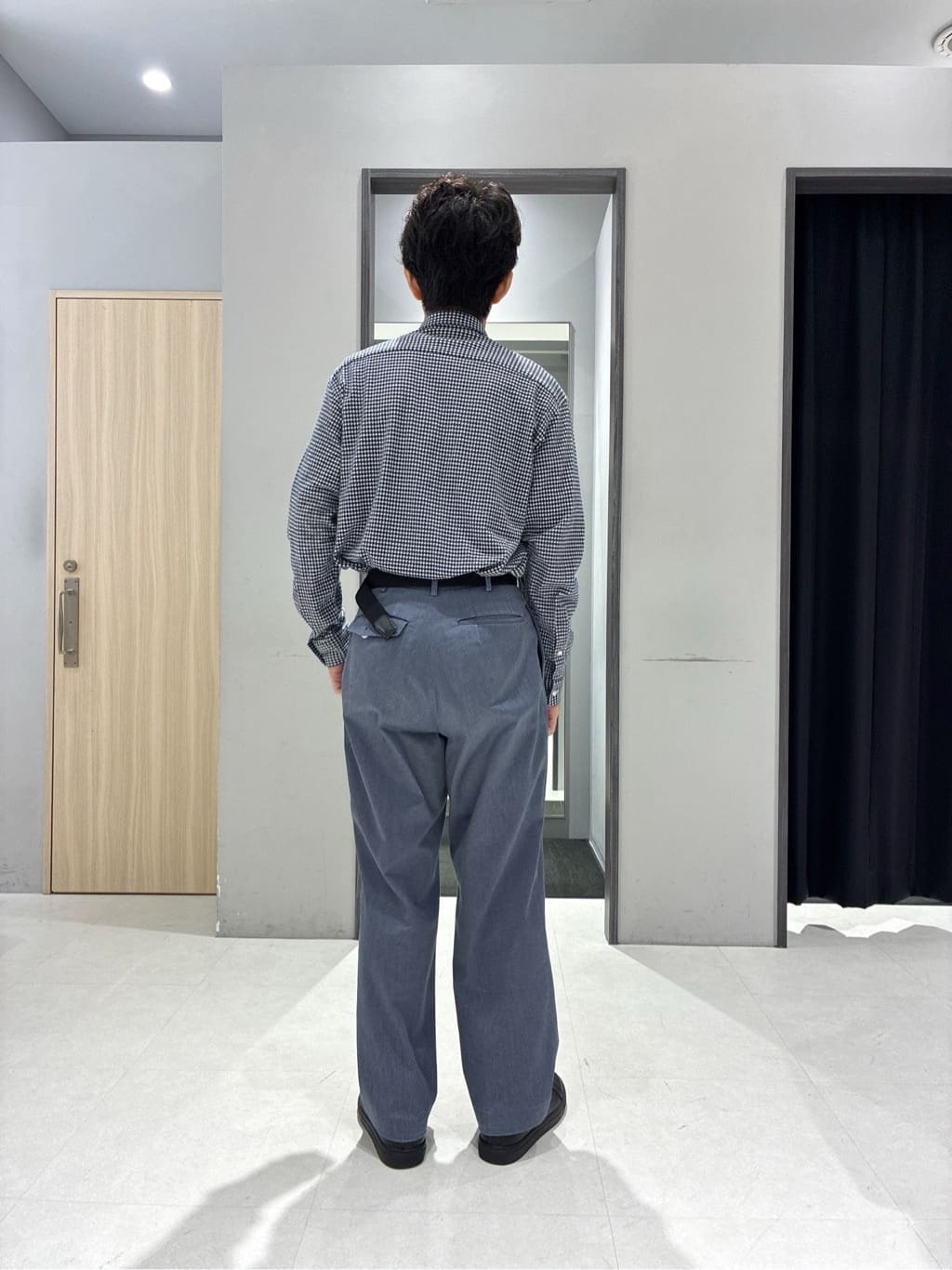 わいずみさんの「TAKEO KIKUCHI｜【抗菌防臭/シーズンレス】シアサッカーギンガムチェック ストレッチシャツ」を使ったコーディネート