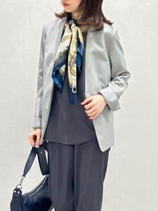 Miwaさんの「UNTITLED｜【手洗い／88cm正方形】シアー素材チェーン柄スカーフ」を使ったコーディネート