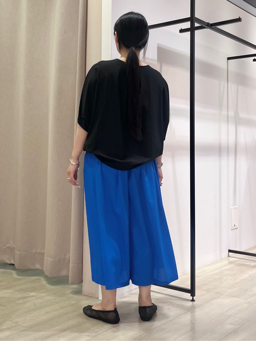 hasuさんの「INDIVI｜【体型カバー/SETUP可能】ジョーゼット　ドルマンブラウス」を使ったコーディネート