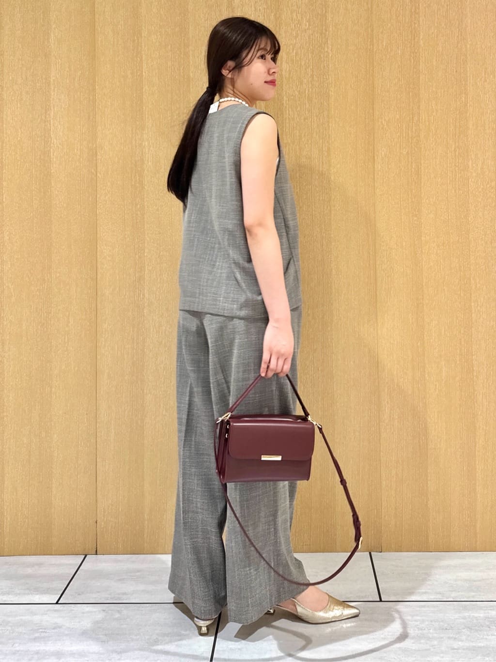 nanaさんの「UNTITLED｜【セットアップ可/洗える】梳毛調合繊Vネックベスト」を使ったコーディネート